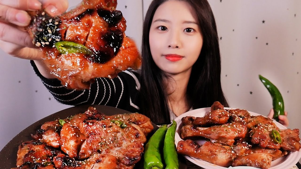 Мукбанг корея новые. МУКБАНГ Корея. MUKBANG кореец. Хрустящий МУКБАНГ корейцы. АСМР корейцы мукбанк.