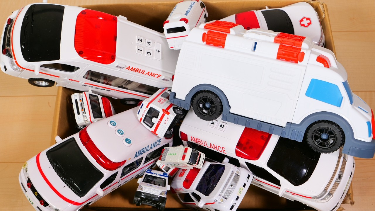 救急車のミニカーが坂道を走る走る♪Ambulance minicars drive a steep