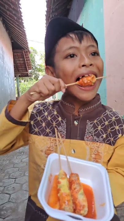 Lomba makan cilok telur gulung bocil ke enakan