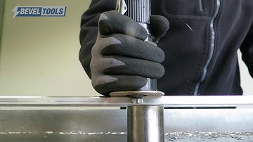 Rounding sharp edges on an aluminum plate with radius 3 mm | Bevel Mite® ABIS-06