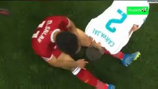 Mohammed Salah Sakatlandı!Ramos yüzünden oyundan çıkmak zorunda kaldı.Hem de finalde :( Resimi