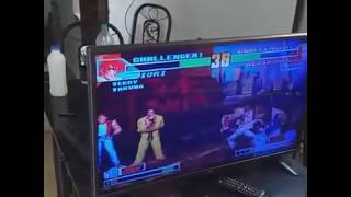 Partida de KOF 98 no Fliperama Hercules Games