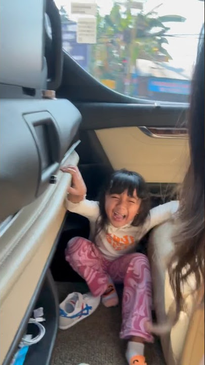 DETIK-DETIK HP SAMANTHA JATUH PAS MAU DANCE PECAH JATOH KE BAWAH DI MOBIL SAMANTHA KETAWA