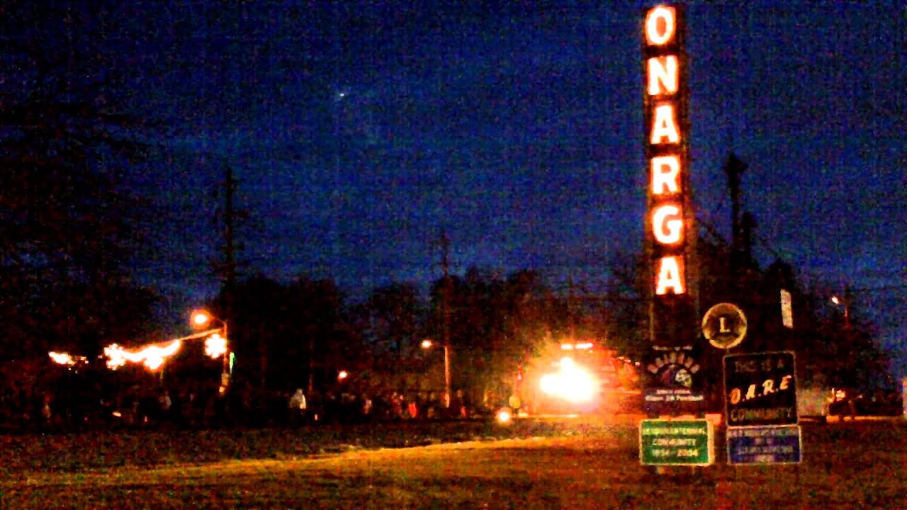 CN 9452 leads the Santa train at Onarga, IL YouTube