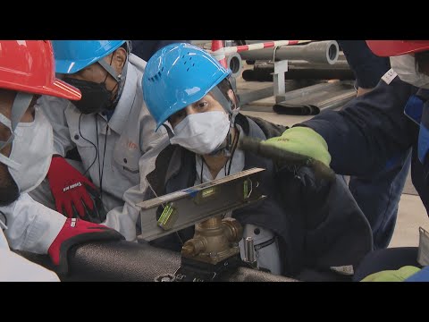配水管を水漏れせずにつなぐには？海外からの研修員に福岡市水道局が「実習」