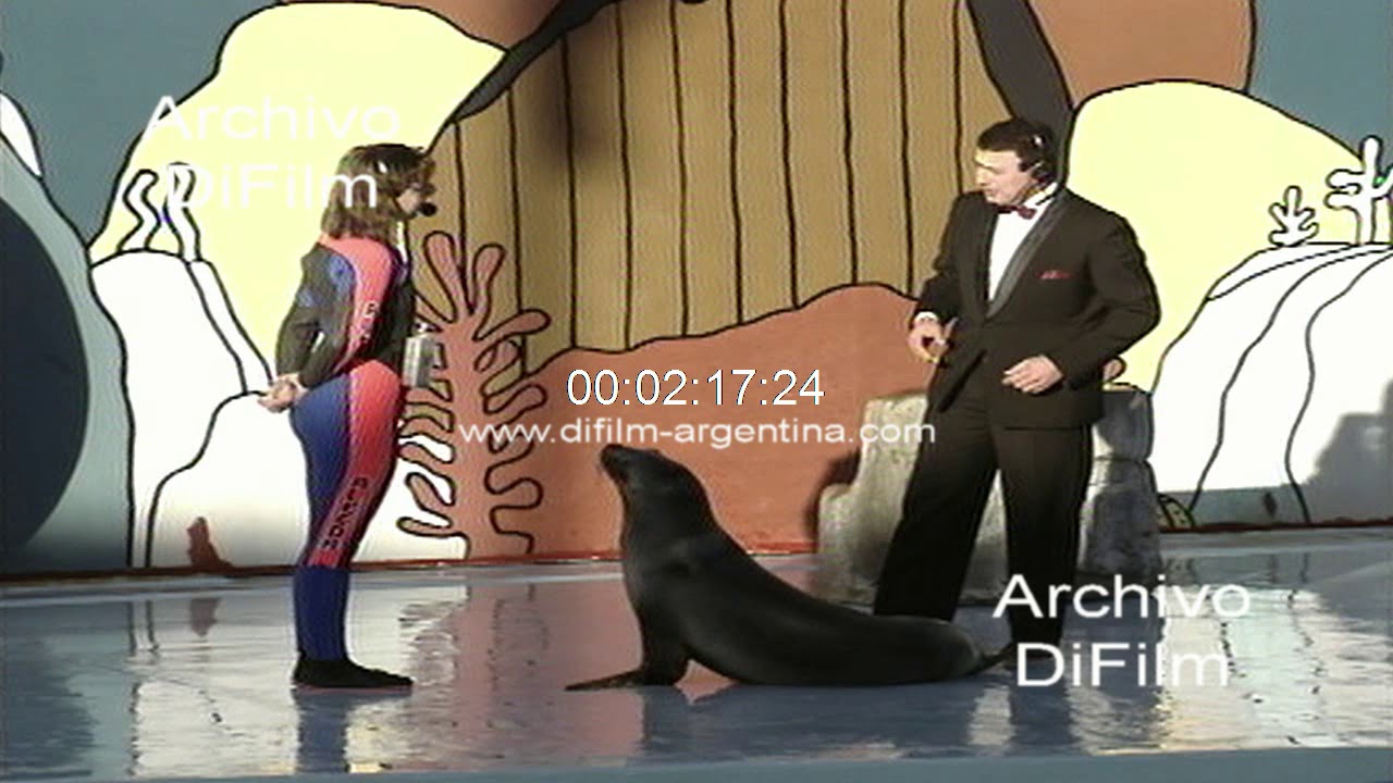 Paola Krum - Victoria Onetto visitan el Mar del Plata Aquarium 1994