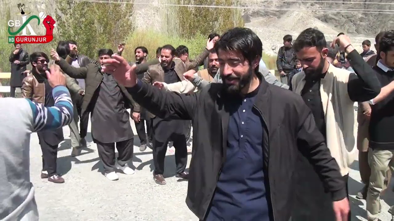 صوبیدار  شریف صاحب  پاک ارمی سے ریٹائر ہو گئے گاؤں کے لمبردار اور عمائدین نے پرجوش استقبال کیا