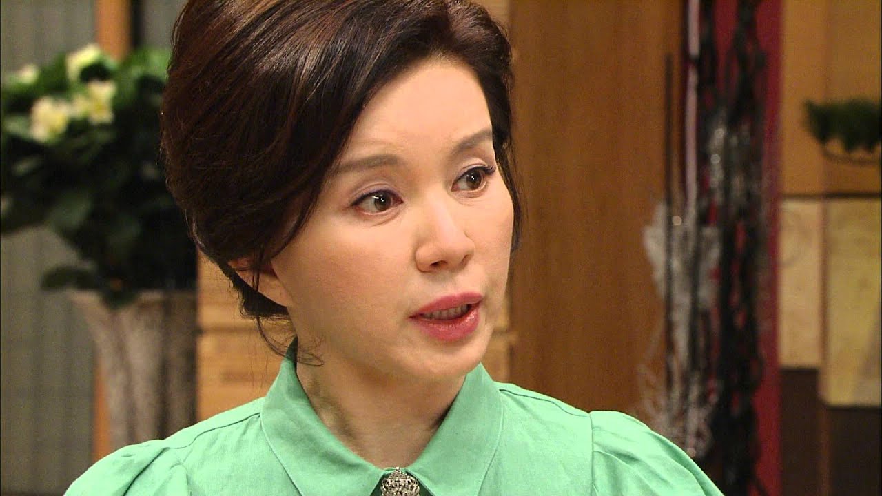 [HOT] 오로라 공주 3회 - 밥상머리에서 의붓자매 지영에게 물세례를 퍼붓는 주리 20130522