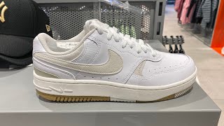 ★Nike★ Gamma Force W White Phantom Light Bone Sanddrift Sw Nike Gamma Force (White/Light Bone/Sanddrift/Phantom