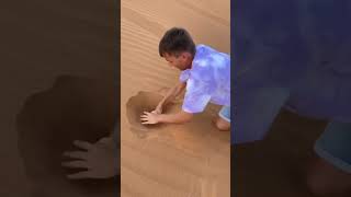 Increible lo que encontro bajo la Arena