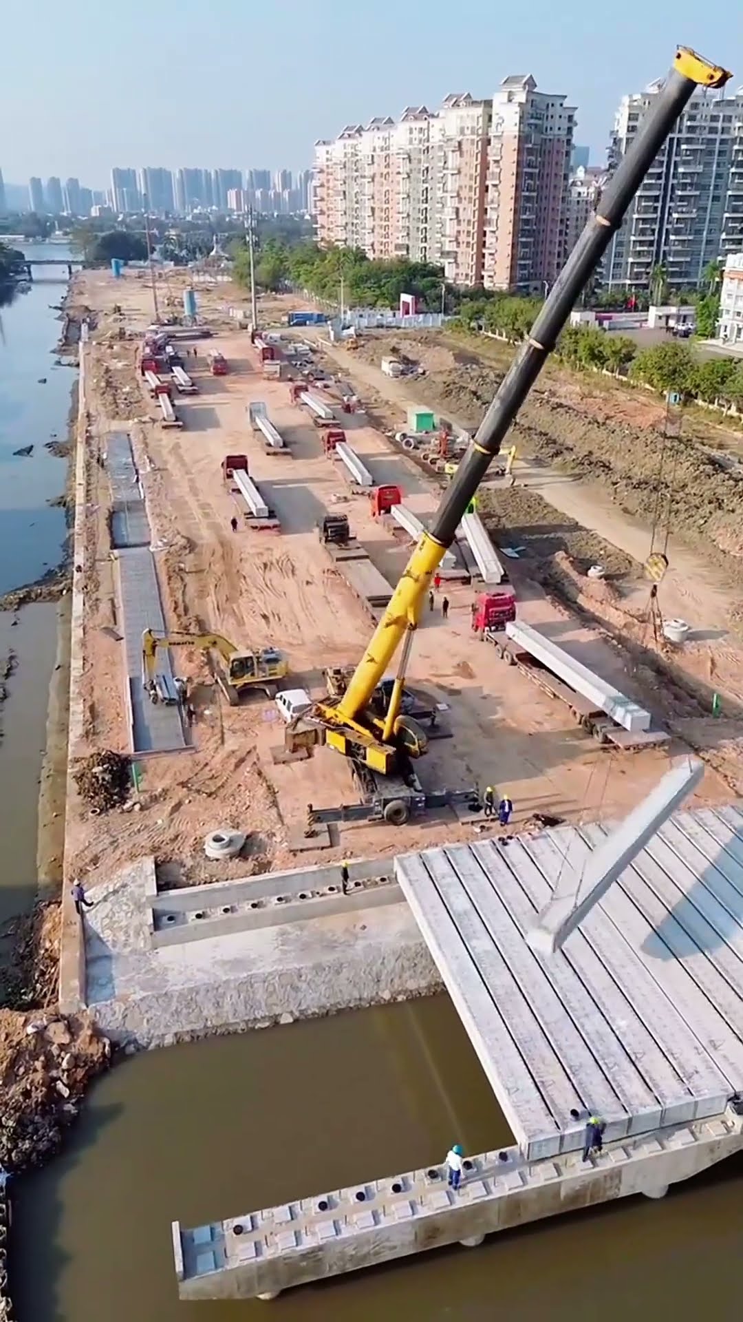 The process of lifting 16 meters of bridge- Good tools and machinery make work easy