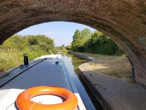 Going under a bridge on the canal   Union Wharf Beginner Guide