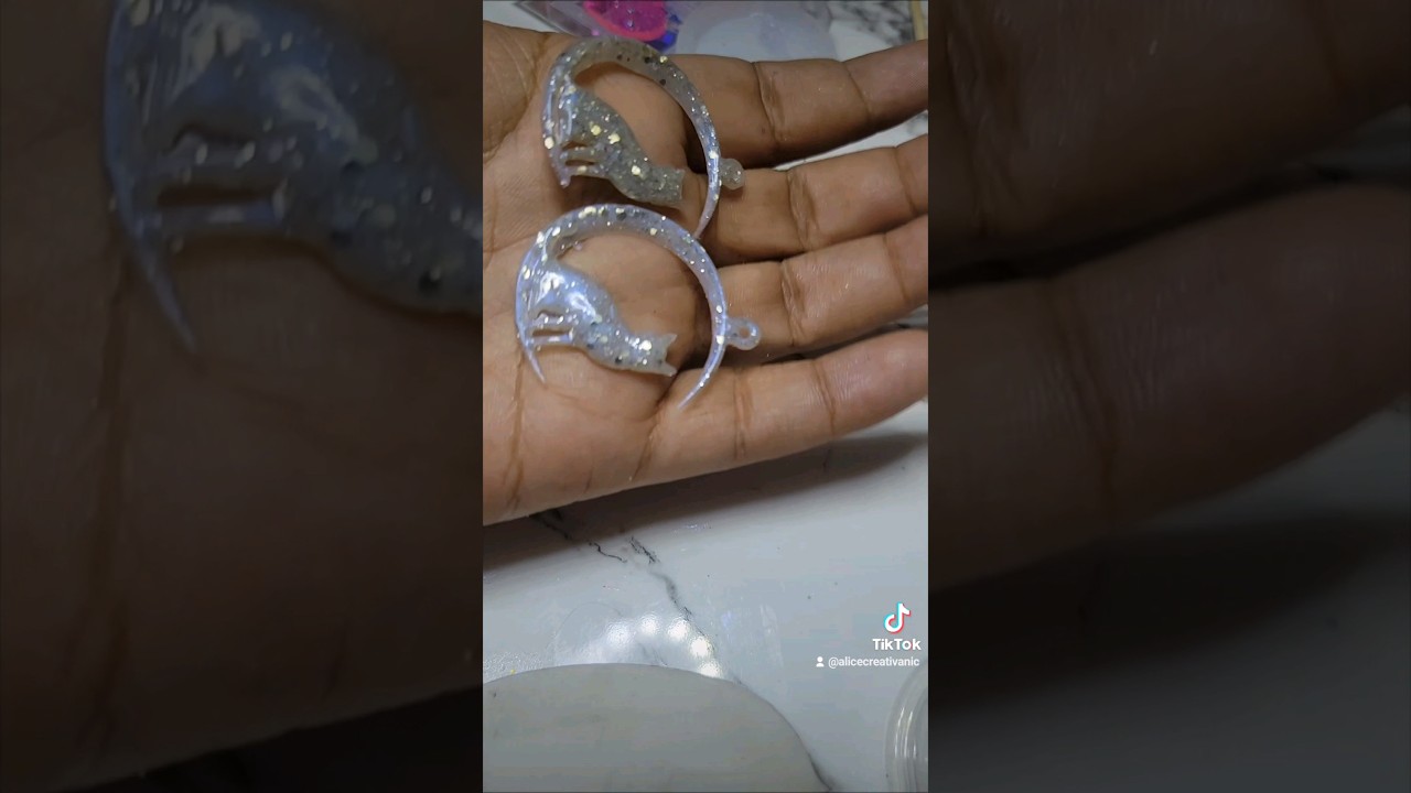 Dye resin cat & moon 