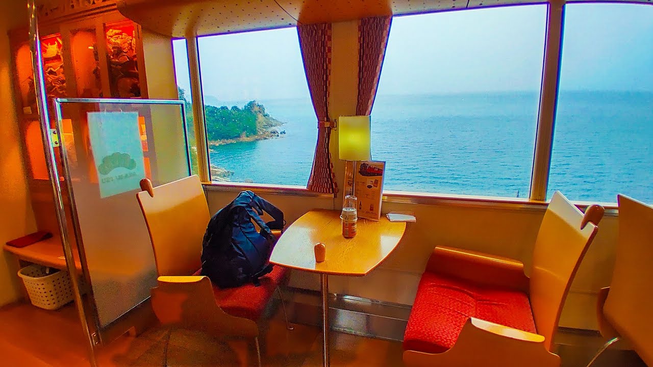 Прокатитесь на симпатичном экскурсионном поезде-кафе «Акамацу».