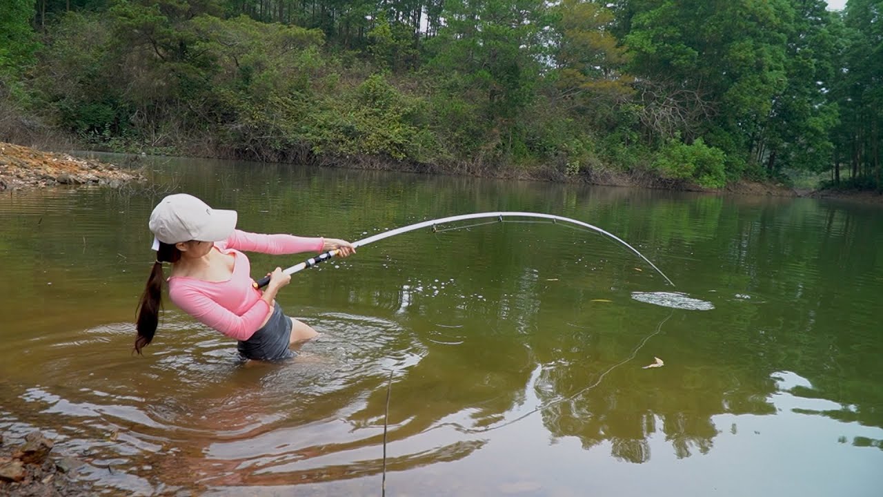 Best Fishing Video  Beautiful Girl Hunting Giant Carp 