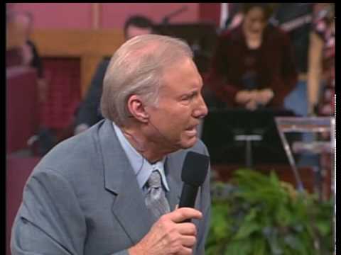 Who sang gospel songs with Jimmy Swaggart?