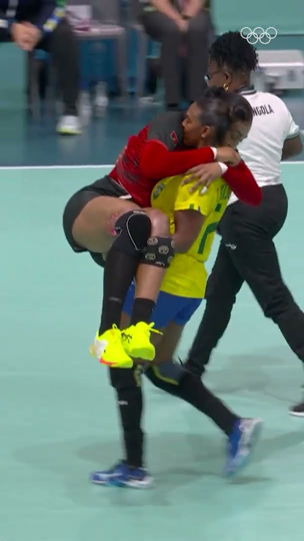 An inspiring display of sporting spirit! ?