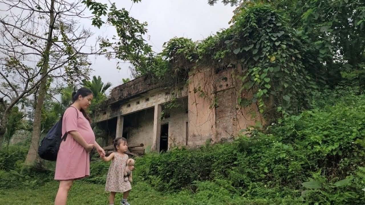 Single mother breaks down in tears as her house abandoned for 12 years is cleaned