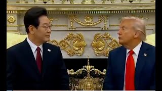 Download Lagu Trump MOCKED by foreign leader in Oval Office MP3 Download Lagu Trump MOCKED by foreign leader in Oval Office MP3