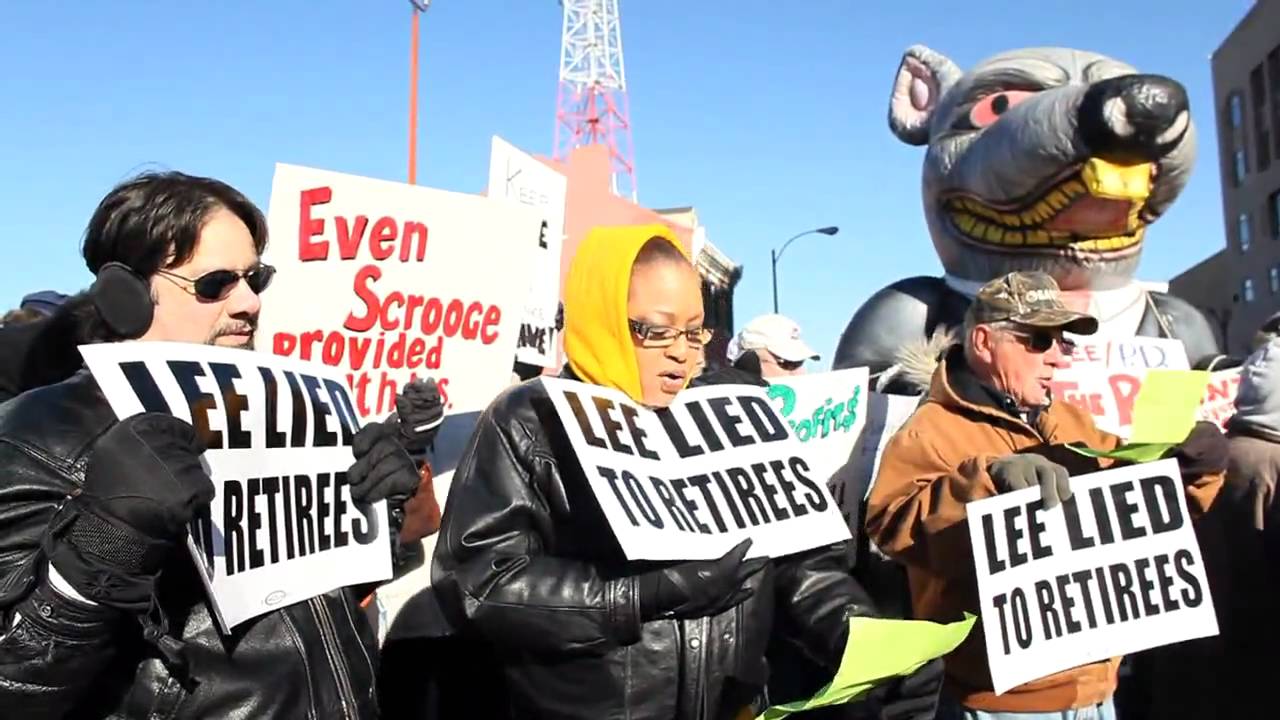 Retirees protest Lee Enterprises cutting health care for St. Louis Post-Dispatch retirees - YouTube