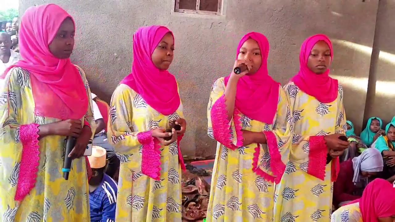 AQAZ Ladies wakusanya watu ktk kisiwa cha Tumbatu, Wakimsomea Qaswida Sheykh Jabir