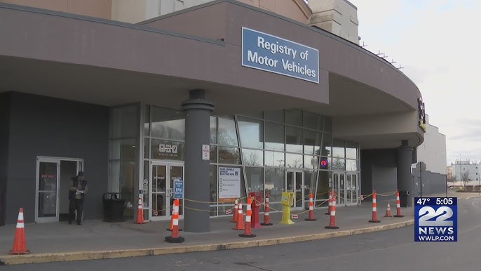 RMV now accepting driver's license applications from undocumented immigrants  in Massachusetts - CBS Boston