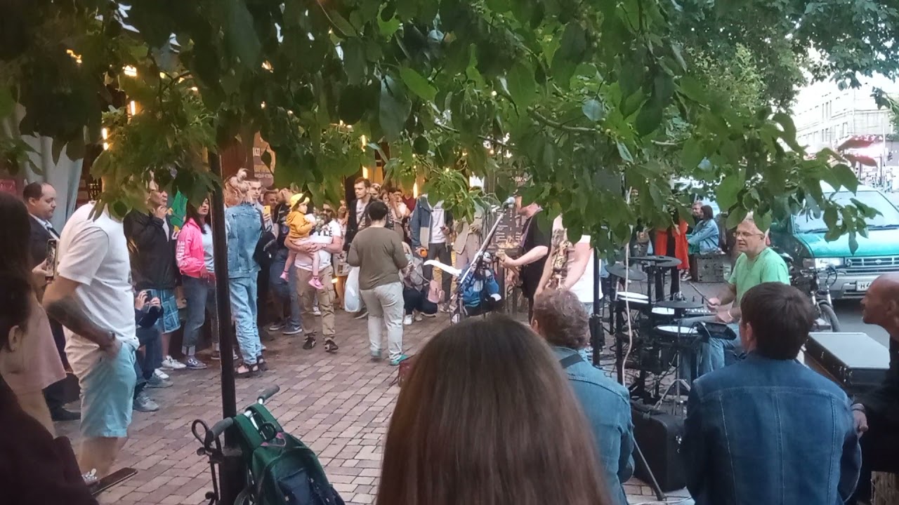 Street Music - Captain Dick - You shook me all night long (ACDC Cover) Novosibirsk