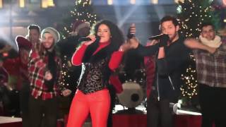 Video thumbnail of "Gabriel Coronel Y Litzy Cantan "Ven A Telemundo Esta Navidad" | TELEMUNDO ENTRETENIMIENTO"