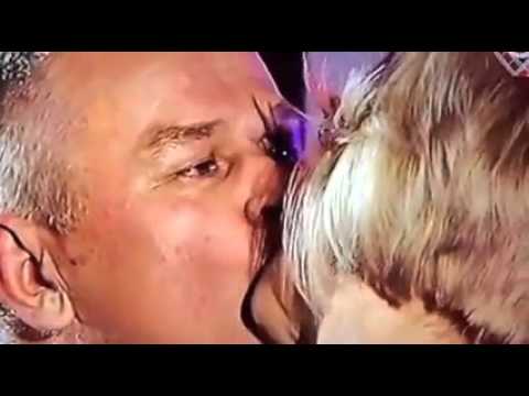 Video: Skūpsties Stundu Pēc Tikšanās