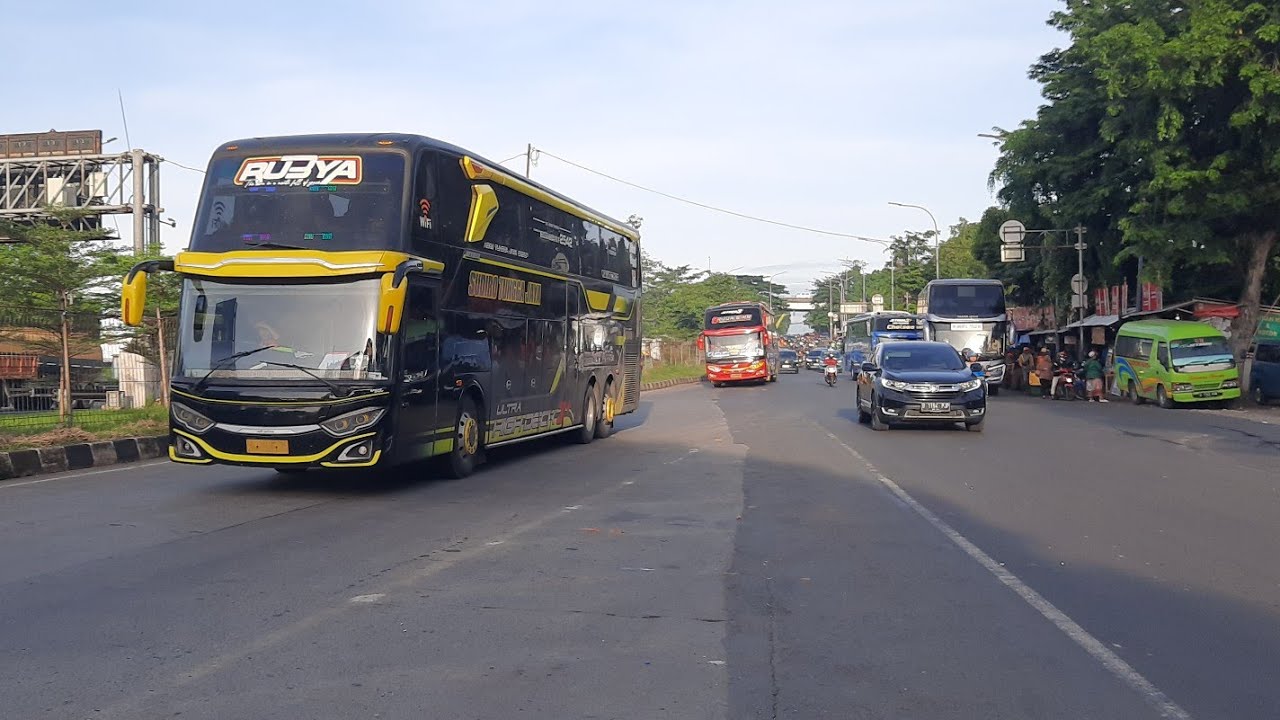 suasana pagi Terminal Bus Kp Rambutan - agen Pasar Rebo