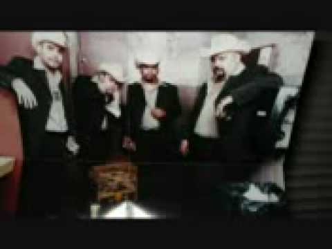 LOS AMOS DE NUEVO LEON - DESMADRE EN EL BANO