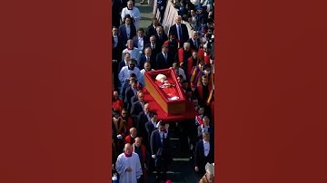 Di Quan Đức Thánh Cha Phanxicô, xin cầu nguyện cho Ngài.