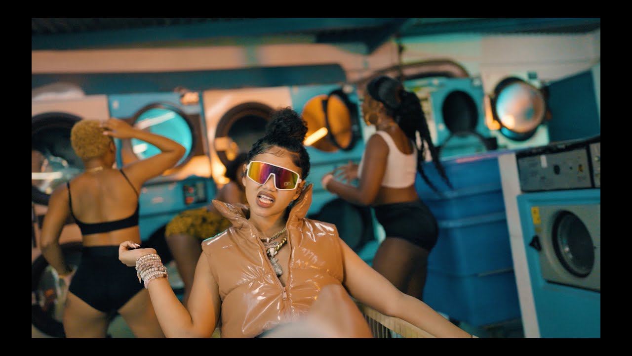 Mehka - Vibrate (Official Music Video) auf YouTube ansehen Mehka - Vibrate (Official Music Video) auf YouTube ansehen