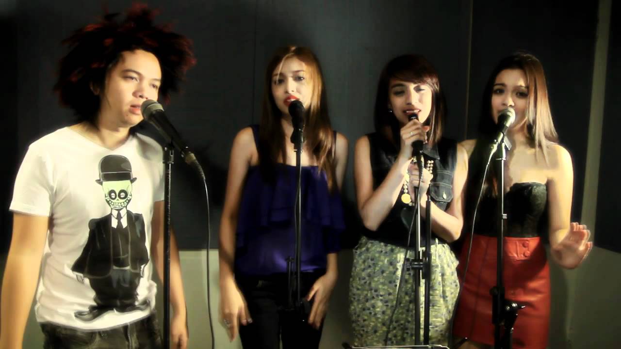 how deep is your love song girl in video how deep is your love song girl in video