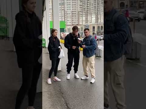 ЗАБРАЛ ЧУЖУЮ ДЕВУШКУ У ПАРНЯ/ПРАНК/РЕАКЦИЯ #пранк #shorts #реакция #tiktok