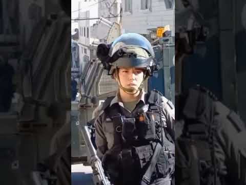 شاب فلسطيني يستفز مجندة إسرائيلية خلص خلصنا خلص