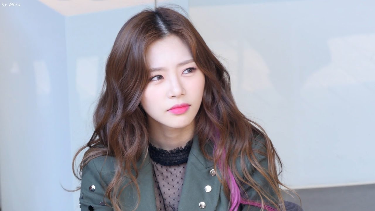 170423 드림캐쳐(Dreamcatcher) - 팬사인회시작 대기  [지유] Jiu 직캠 Fancam (동대문현대시티아울렛 팬사인회) by Mera