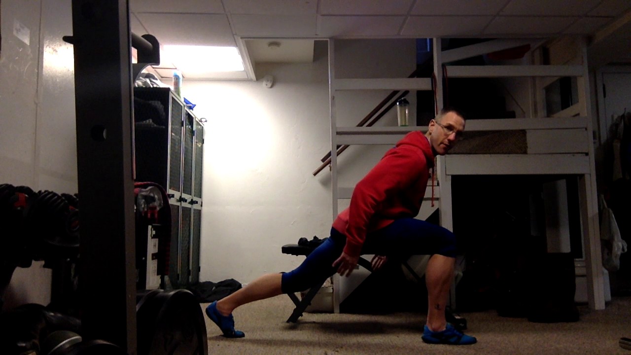 How to perfect the lunge - YouTube