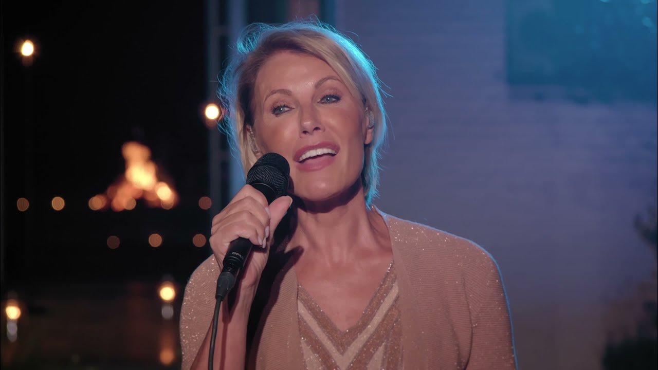 Dana Winner Et Son Mari Dana Winner - Dans Les Yeux De Ma Mère (LIVE From My Home To Your Home) -  YouTube