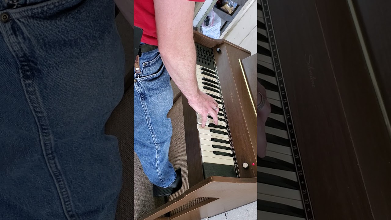 1969 SEARS Silvertone Model 4740 Kids Organ with tube amp.  133427910550 Video 1 of 2