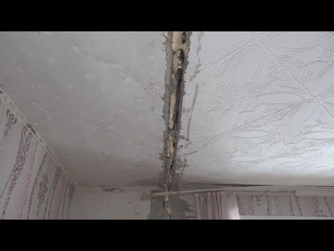 Люди живут в разваливающемся доме в Шемонаихе