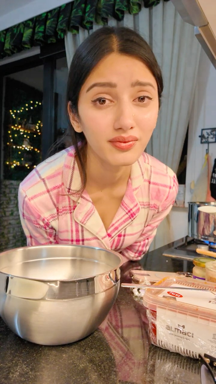 Turkey Mein Kyu Aaya Neetu Ko Rona ? #minivlog #neetubisht #lakhneet #cooking #youtubeshorts