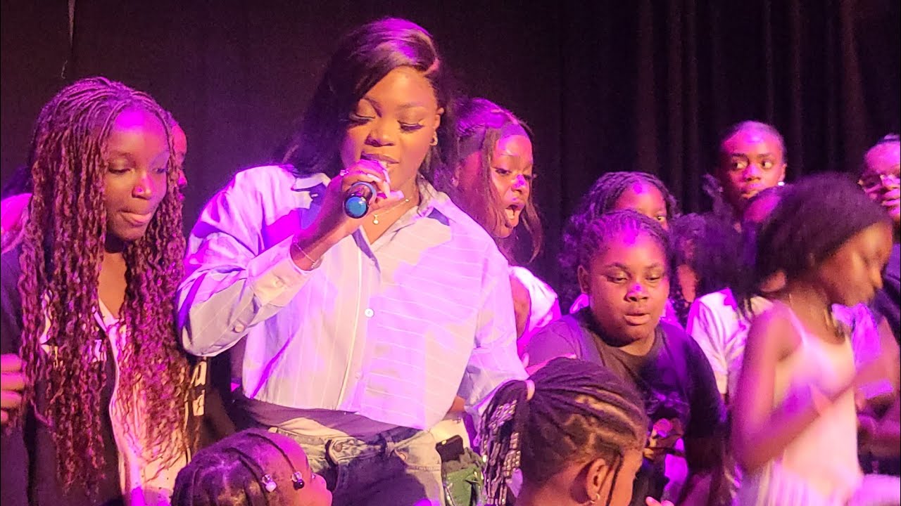 EXCLUSIVITÉ : GLOIRE  GRÂCE À  SAINT-ETIENNE