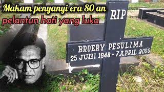 Makam penyanyi Broery pasulima- Hati yang luka