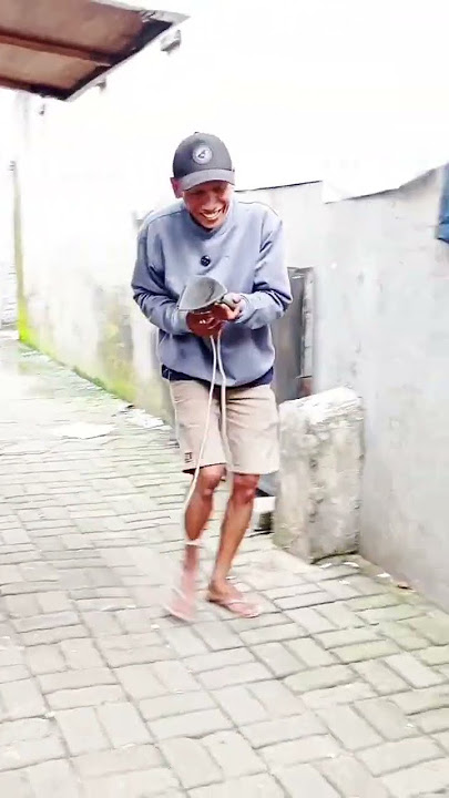 Teman nggak punya ahlak, kena gosokan sampai tangan terbakar #videolucu #komedingakak #kocak #shorts