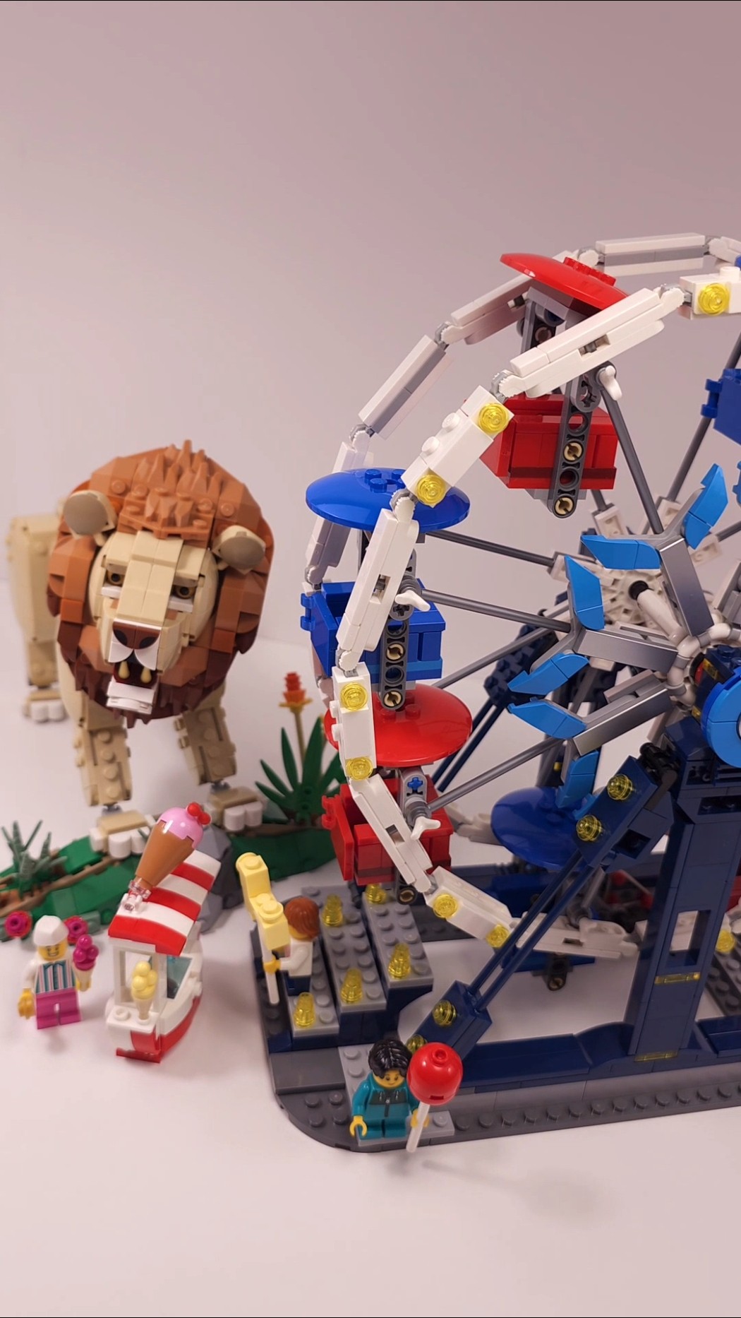 LEGO Creator Iconic Ferris Wheel (31389) vs Wild Animals: Majestic