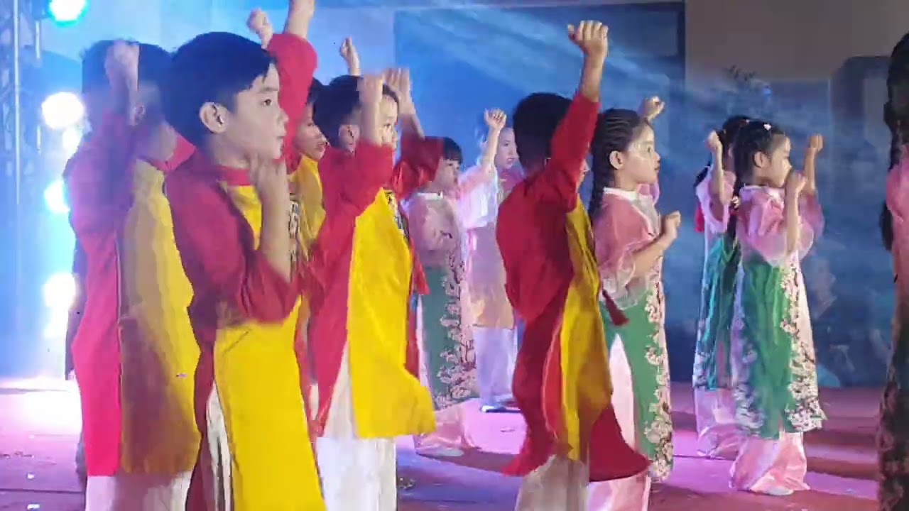 Ku Win diễn văn nghệ_ Lớp2/3 