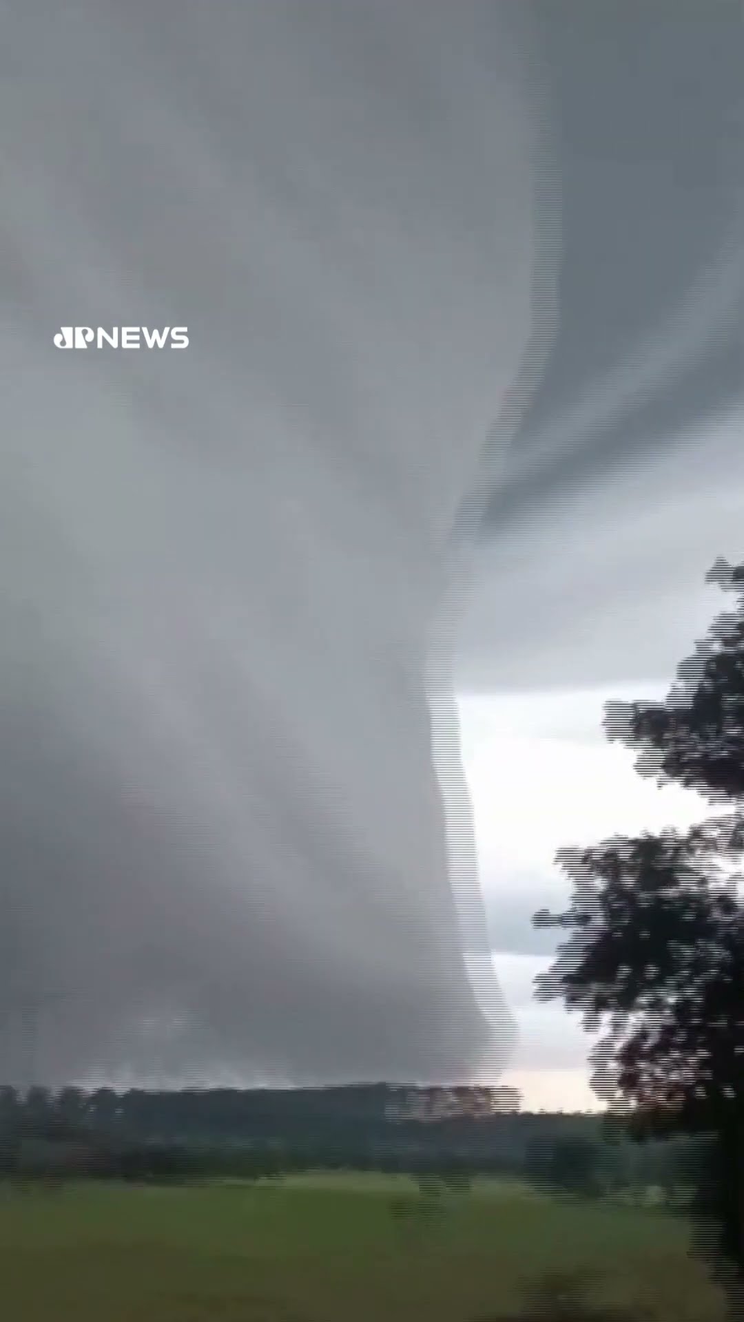 Moradores do interior de São Paulo se assustam com fenômeno raro no céu #shorts