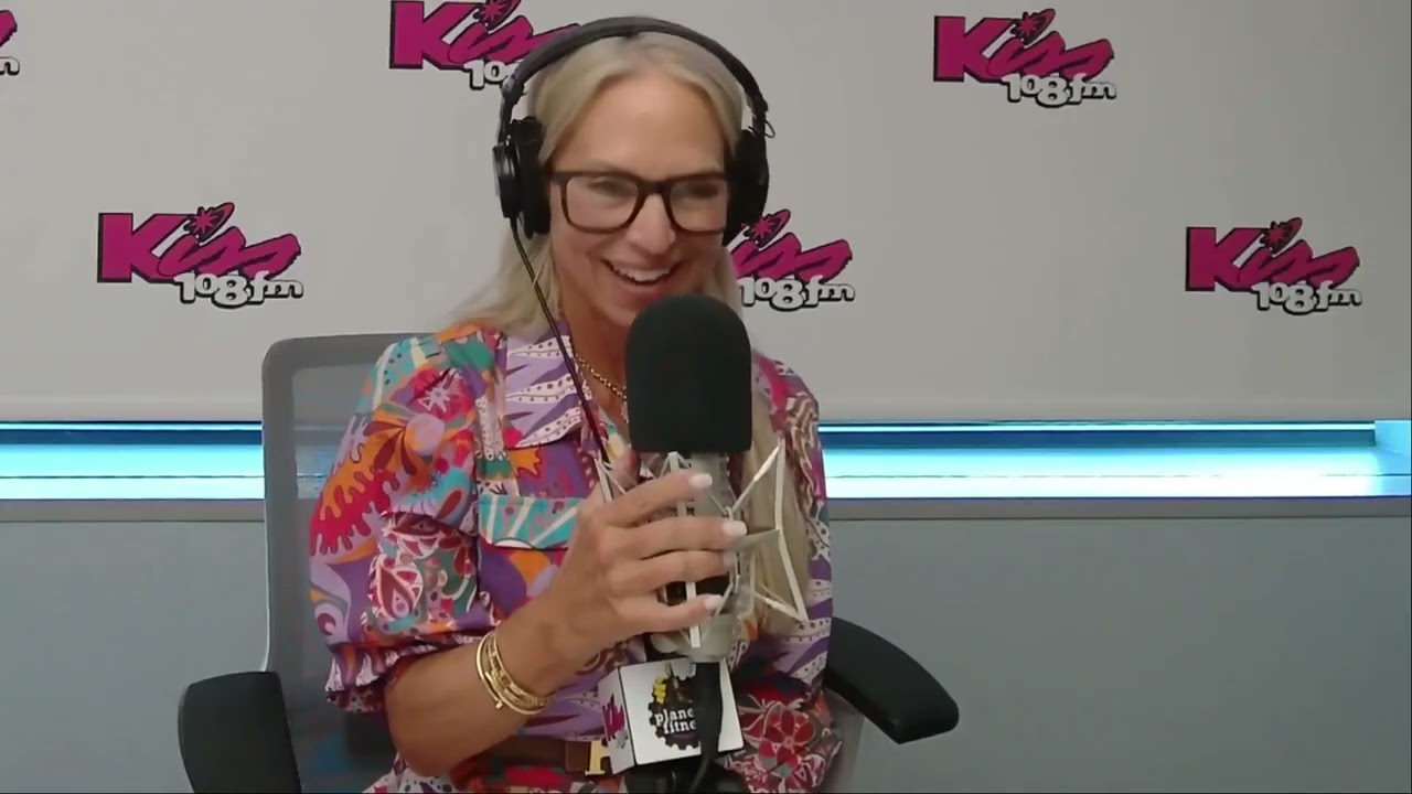 Study Says Couples Who Gossip Together Are Happier - Billy & Lisa React!