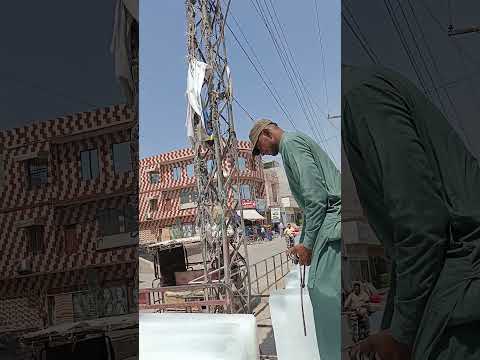 this is how ice delivers to the local vendors in lahore